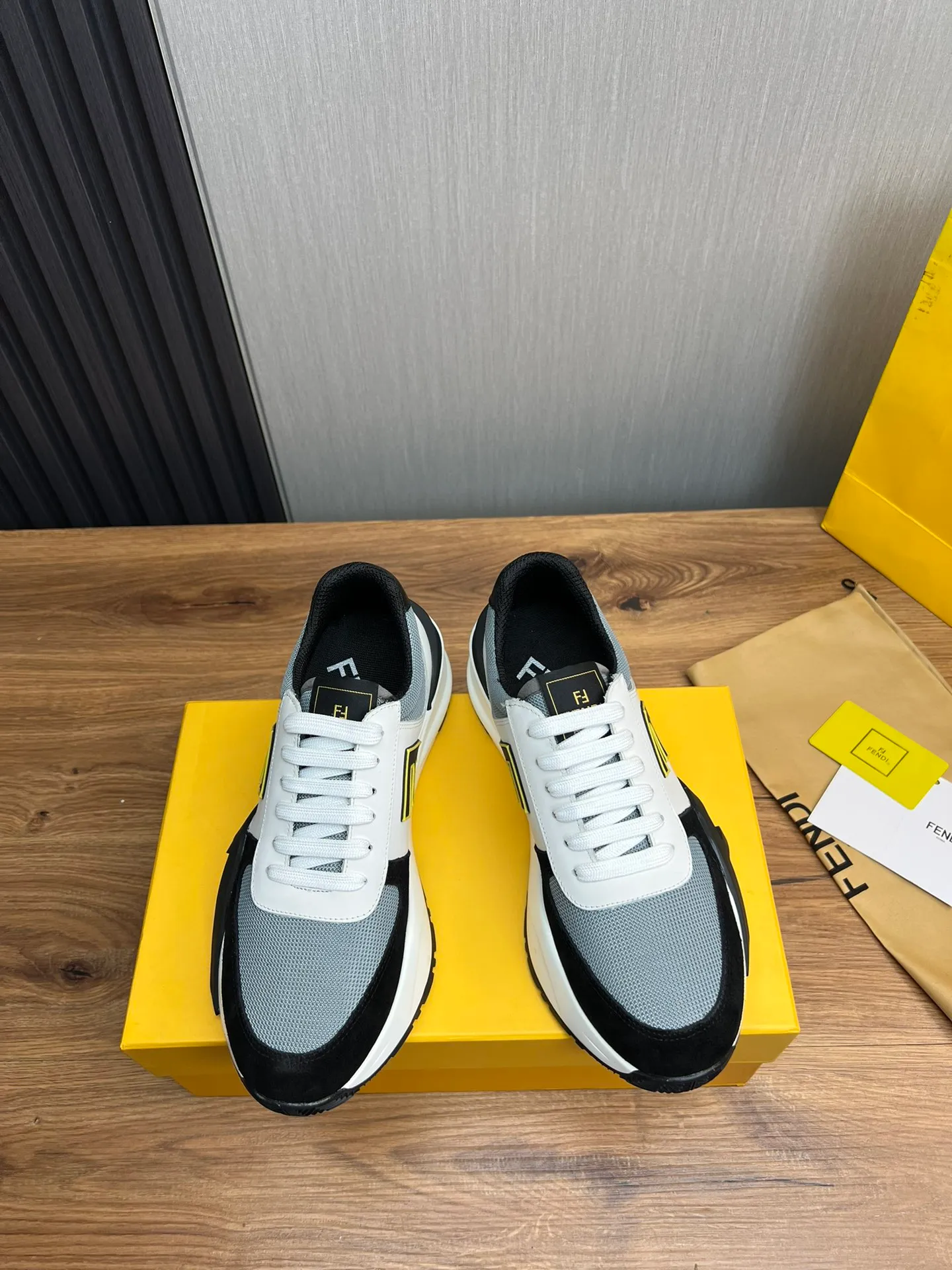 Men's shoes 💰520💰 Fendi [Fendi] hot style is on the market 🔥Fashionable casual men's shoes 🔱 Made of original cowhide + breathable mesh lining + sheepskin feet, perfect shape, top quality, you deserve it 🔜Original outsole, ultra-light, non-slip and wear-resistant 👣 Standard size 38-44 (customized in 45)